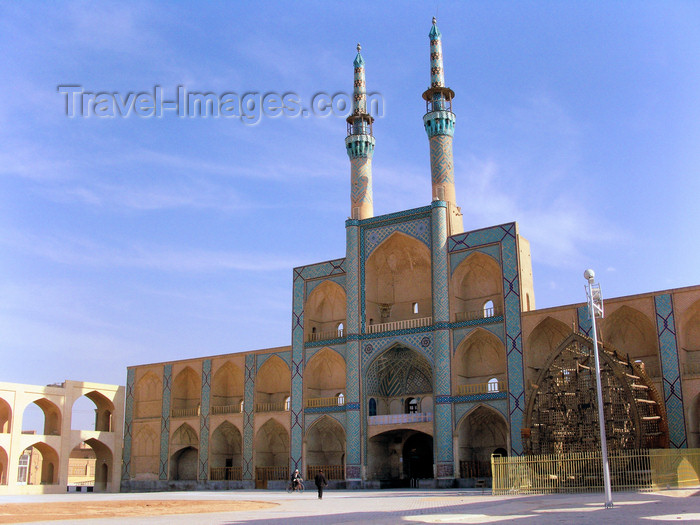 iran544: Yazd, Iran: Takyeh Amir Chakhmagh complex - the contraption on the right side of the portal is used for the Day of Ashura - photo by N.Mahmudova - (c) Travel-Images.com - Stock Photography agency - Image Bank