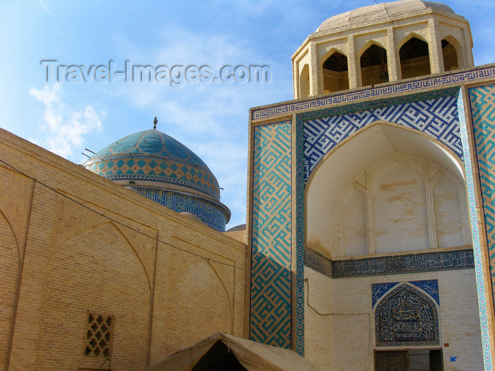 iran545: Yazd, Iran: Masjid-i Mir Chaqmaq - Mir Chaqmaq Mosque - Masjid-e Nau - construction was started by Jalal Al-din Chaqmaq Shami, governor of Yazd under Timurid ruler Shah Rukh in 1436 - Dehkok quarter - photo by N.Mahmudova - (c) Travel-Images.com - Stock Photography agency - Image Bank