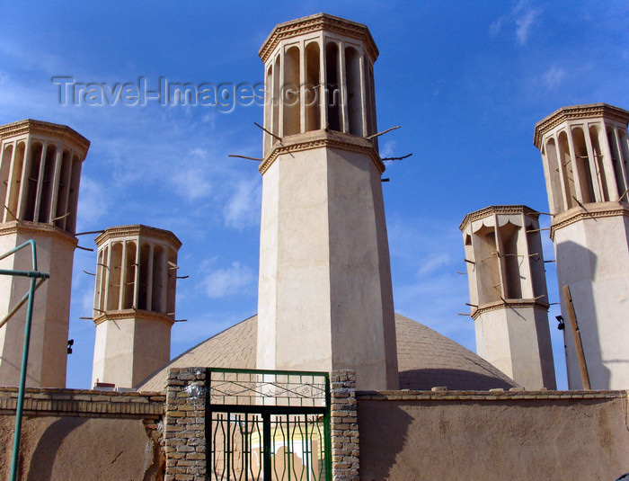 iran565: Yazd, Iran: Shesh Badgiri anbar or 'Six wind catcher' reservoir - Qajar period - wind towers - photo by N.Mahmudova - (c) Travel-Images.com - Stock Photography agency - Image Bank