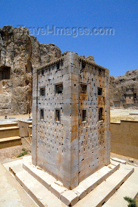 iran64: Iran - Naqsh-e Rustam: stone tower - Ka'bah-i Zardusht - Zarathustra's kaaba and the cliffs - photo by M.Torres - (c) Travel-Images.com - Stock Photography agency - Image Bank