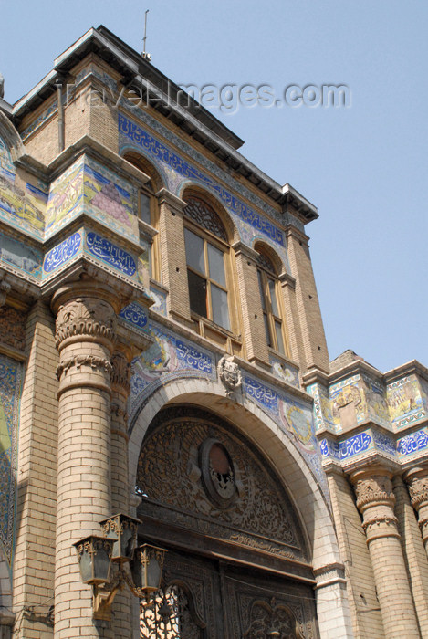 iran71: Iran - Tehran - arch leading to the Ministry of Foreign Affairs - photo by M.Torres - (c) Travel-Images.com - Stock Photography agency - Image Bank