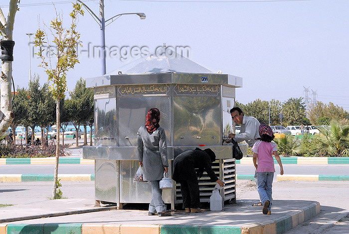 iran87: Iran - Tehran - Iman Khomeini mausoleum - cold water fountain - photo by M.Torres - (c) Travel-Images.com - Stock Photography agency - Image Bank