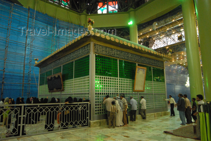 iran92: Iran - Tehran - Iman Khomeini mausoleum - people near the tomb - photo by M.Torres - (c) Travel-Images.com - Stock Photography agency - Image Bank