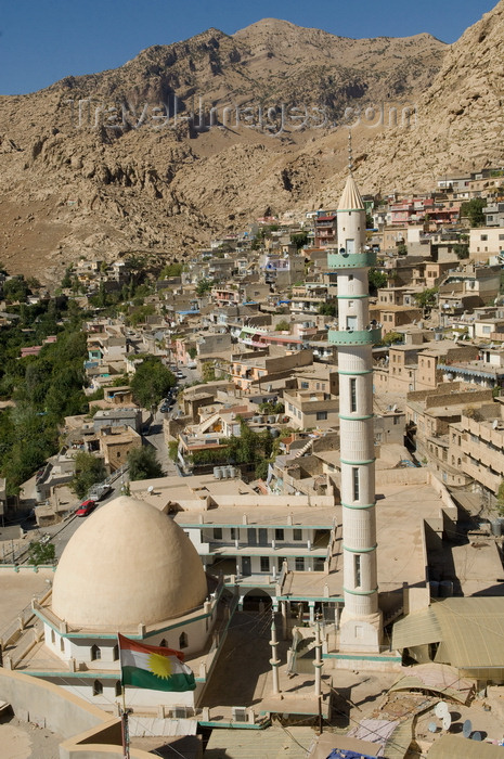 iraq100: Akre / Aqrah, Kurdistan, Iraq: main mosque with its slender minaret, the village and the mountains - Bahdinan region - photo by J.Wreford - (c) Travel-Images.com - Stock Photography agency - Image Bank