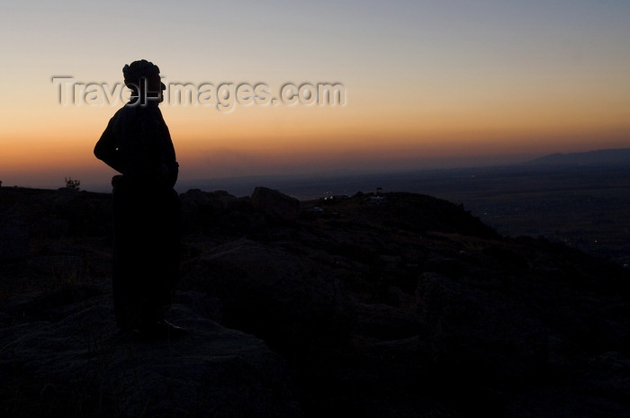 iraq105: Duhok / Dohuk / Dehok / Dahok, Kurdistan, Iraq: silhouette of a Kurdish man - photo by J.Wreford - (c) Travel-Images.com - Stock Photography agency - Image Bank