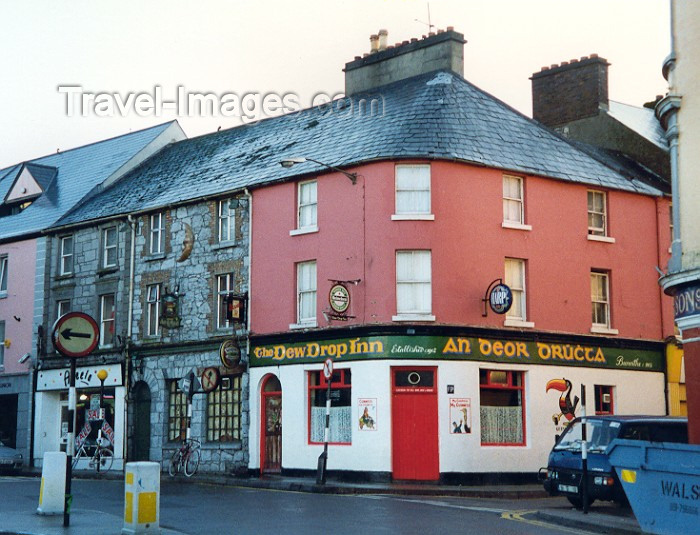 ireland4: Ireland - Ireland - Galway / Gaillimh / GWY: pub (photo by Miguel Torres) - (c) Travel-Images.com - Stock Photography agency - Image Bank