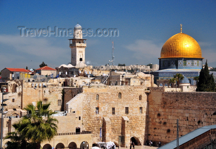 israel104: Jerusalem, Israel: Dome of the Rock, Western Wall and the Ghawanima Minaret - northeast corner of the Western Wall plaza and Temple Mount (Esplanade of the Mosques) - Arab quarter in the background - photo by M.Torres - (c) Travel-Images.com - Stock Photography agency - Image Bank