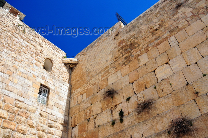 israel110: Jerusalem, Israel: Western Wall and the former al-Tankiziya madrassa - north-east corner of the Western Wall plaza - Wailing wall / the Kotel - muro das lamentações - Mur des Lamentations - Klagemauer - photo by M.Torres - (c) Travel-Images.com - Stock Photography agency - Image Bank