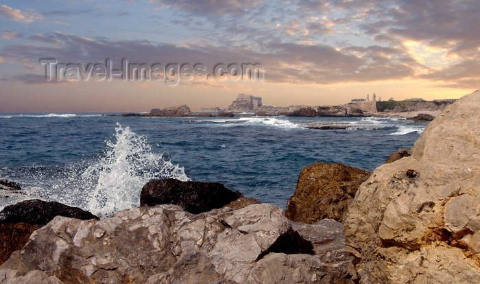 israel127: Israel - Qesarriya / Caesarea Maritima / Caesarea Palaestina: rocks, the bay and the old city - photo by Efi Keren - (c) Travel-Images.com - Stock Photography agency - Image Bank