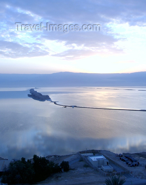 israel204: Israel - Dead sea: isthmus - enderhoeic lake in the Jordan Rift Valley - photo by Efi Keren - (c) Travel-Images.com - Stock Photography agency - Image Bank