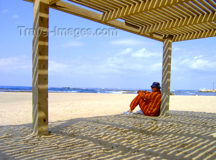 israel237: Israel - Caesarea - Hadera: Givat Olga beach - warm spring day - shadow lines - photo by Efi Keren - (c) Travel-Images.com - Stock Photography agency - Image Bank