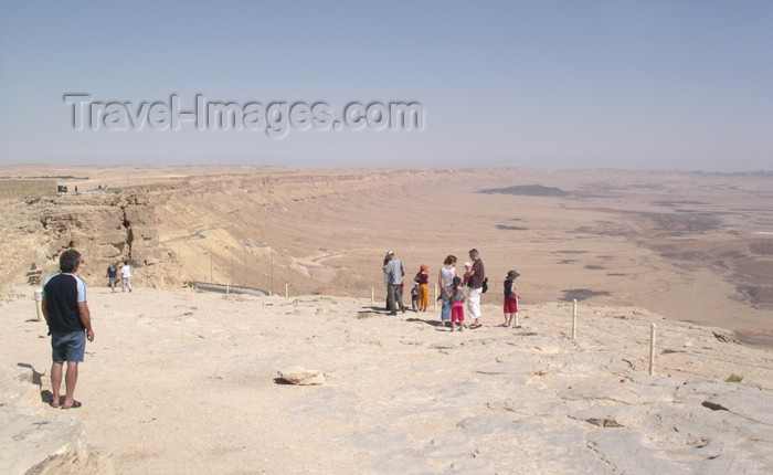 israel239: Israel - Mitzpe-Ramon: Ramon Crater - edge of the crater - photo by E.Keren - (c) Travel-Images.com - Stock Photography agency - Image Bank