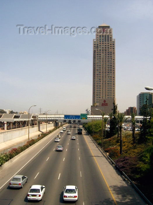 israel245: Israel - Ramat Gan: traffic and Sheraton City Tower hotel skyscraper - Diamond Exchange District - part of the metropolis known as Gush Dan, in the Tel Aviv District - photo by Efi Keren - (c) Travel-Images.com - Stock Photography agency - Image Bank