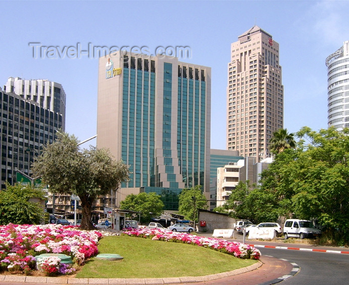 israel279: Israel - Ramat Gan: small garden - Diamond Exchange District - photo by Efi Keren - (c) Travel-Images.com - Stock Photography agency - Image Bank