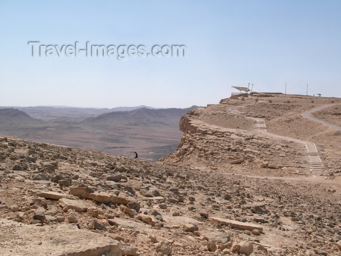 israel293: Israel - Mitzpe-Ramon: Ramon Crater - path along the crater - photo by E.Keren - (c) Travel-Images.com - Stock Photography agency - Image Bank