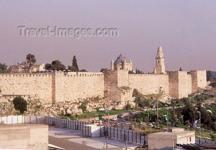 israel3: Israel - Jerusalem / Yerushalayim /  JRS : the walls (photo by Miguel Torres) - (c) Travel-Images.com - Stock Photography agency - Image Bank