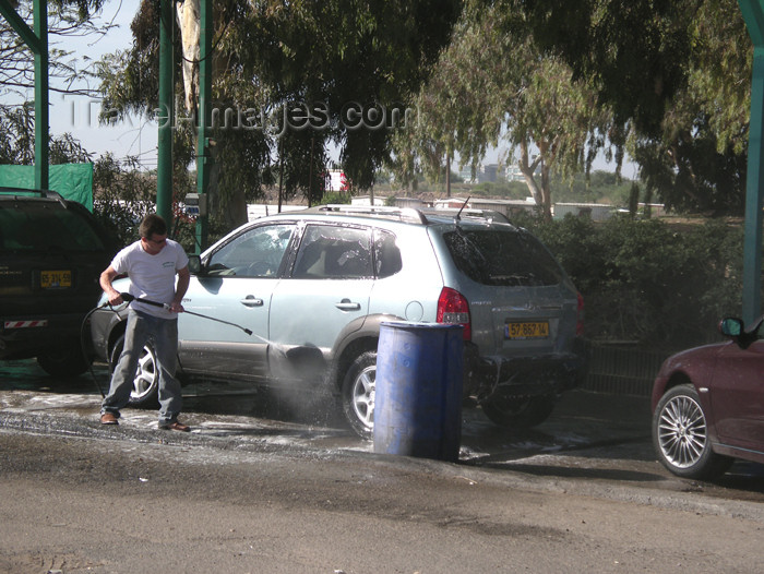 israel317: Israel - Herzliya: car wash - photo by E.Keren - (c) Travel-Images.com - Stock Photography agency - Image Bank