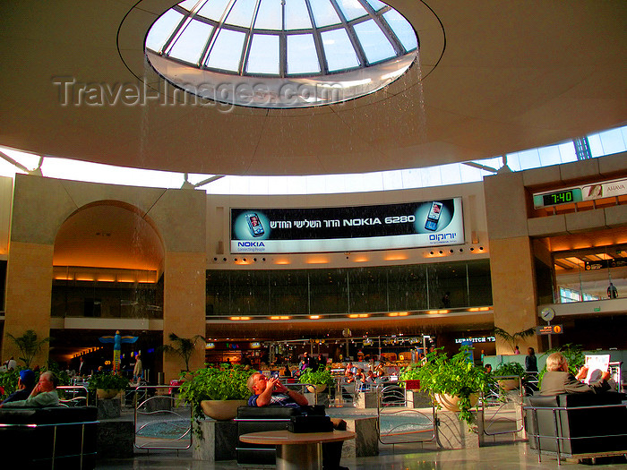 israel376: Tel Aviv, Israel: waiting at Ben Gurion International Airport - fountain receiving water from the skylight - photo by E.Keren - (c) Travel-Images.com - Stock Photography agency - Image Bank