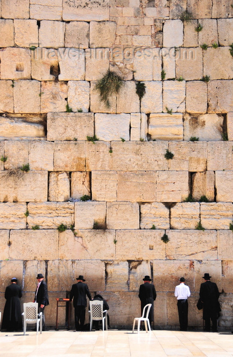 israel404: Jerusalem,  Israel: Jewish worshipers at the Wailing wall / Western Wall / the Kotel - muro das lamentações - Mur des Lamentations - Klagemauer - photo by M.Torres - (c) Travel-Images.com - Stock Photography agency - Image Bank