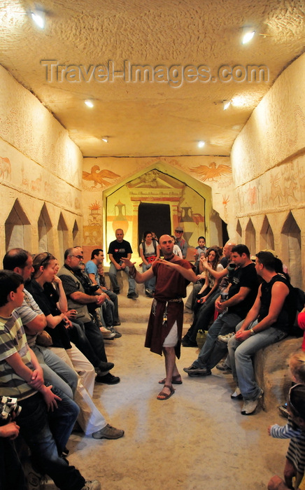 israel409: Beit Guvrin National Park, Yoav Region, South District: a tour guide speaks at the Sidonian burial caves - Tel Maresha - family tomb of Apollophanes, the leader of the Sidonian community in Beit Guvrin - photo by M.Torres - (c) Travel-Images.com - Stock Photography agency - Image Bank