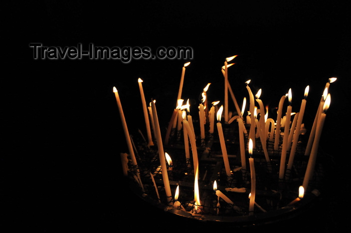 israel441: Jerusalem, Israel: candles placed by the faithful burn brightly inside the Holy Sepulcher church - Christian quarter - photo by M.Torres - (c) Travel-Images.com - Stock Photography agency - Image Bank