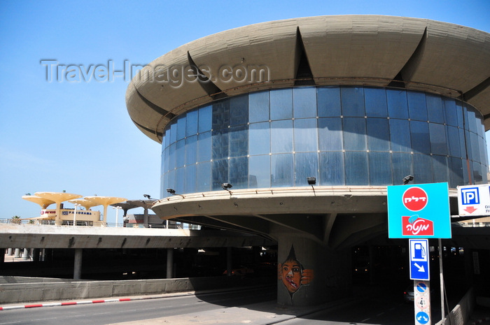 israel46: Tel Aviv, Israel: Colosseum Nightclub, Eliezer Peri Street and Atarim Square - butalist architecture by Yaakov Rechter - photo by M.Torres - (c) Travel-Images.com - Stock Photography agency - Image Bank