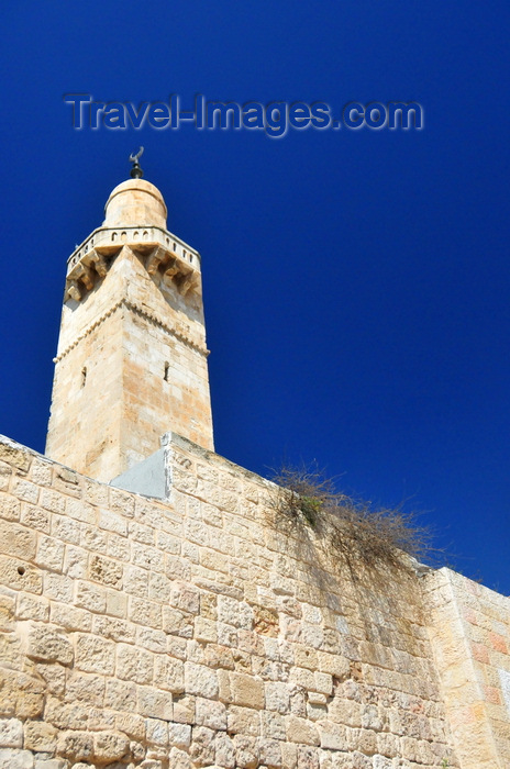 israel466: Jerusalem, Israel: minaret of the Sidna Omar Mosque, built by a Jewish convert to Islam, located next to the Ramban and Hurva synagogues - Jewish quarter - Blue sky background as copy space for your text - photo by M.Torres - (c) Travel-Images.com - Stock Photography agency - Image Bank