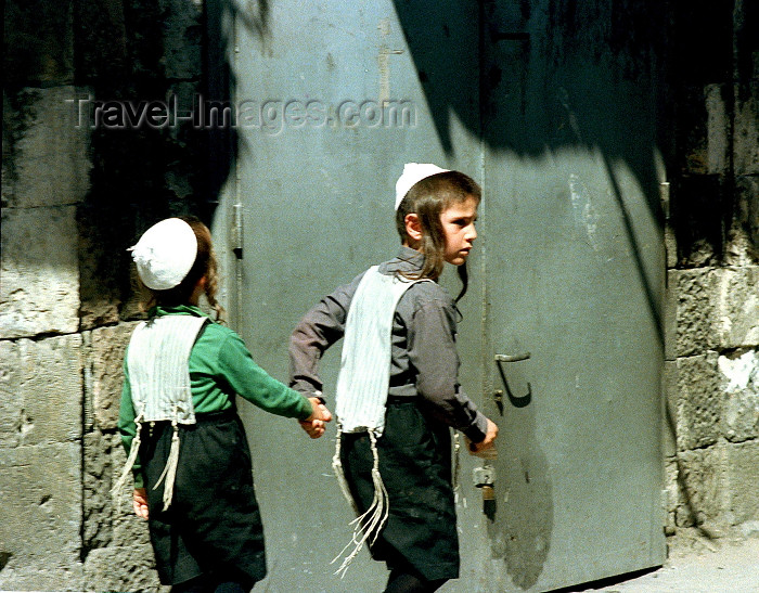 israel97: Israel - Jerusalem / Yerushalayim /  JRS : boys in Mea Sharim the ultra orthodox community (photo by Gary Friedman) - (c) Travel-Images.com - Stock Photography agency - Image Bank