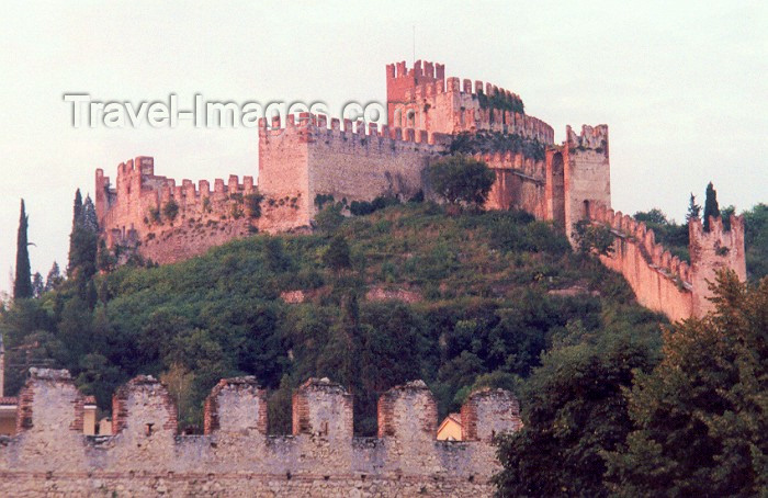 italy10: Soave  - Veneto - Verona province, Italy: walls - castle on Tenda Hill - photo by M.Torres - (c) Travel-Images.com - Stock Photography agency - Image Bank