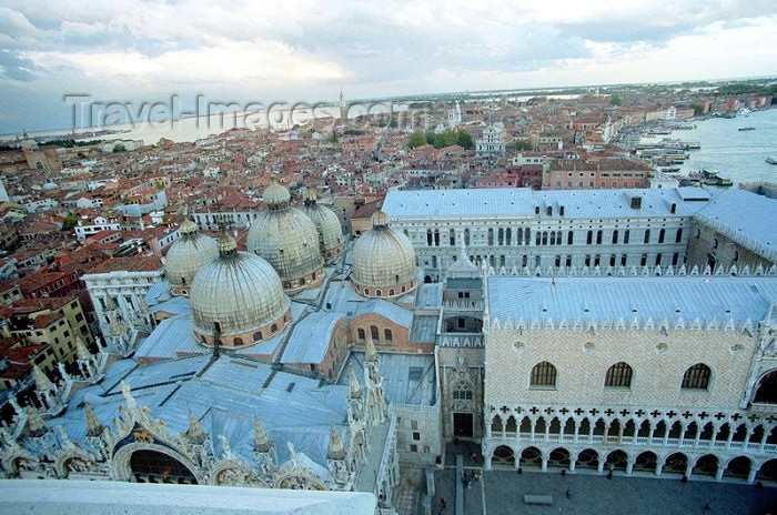 italy100: Italy - Venice / Venezia / Benátky / Veneza (Venetia / Veneto) / VCE: view from San Marco tower - looking north towards San Polo and Cannaregio districts (photo by J.Kaman) - (c) Travel-Images.com - Stock Photography agency - Image Bank