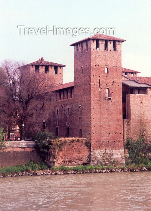 italy12: Verona  - Venetia / Veneto, Italy: castelvecchio - photo by M.Torres - (c) Travel-Images.com - Stock Photography agency - Image Bank