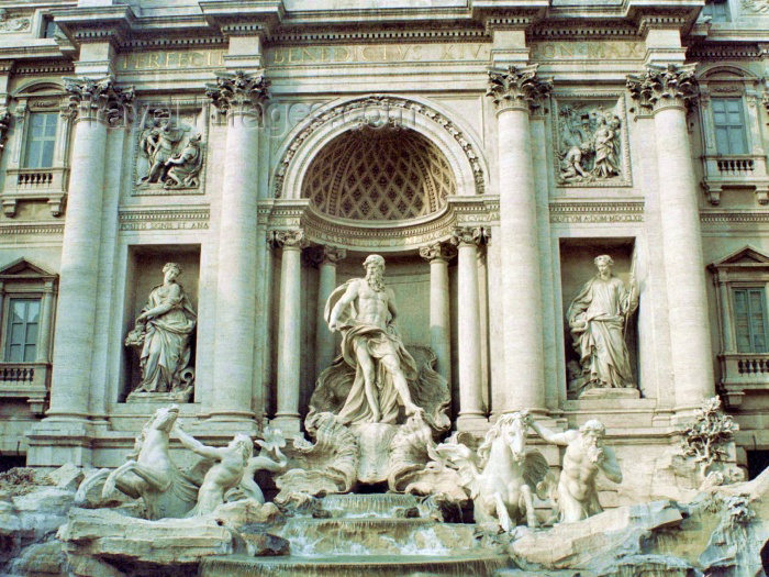 italy134: Italy / Italia - Rome: Fontana de Trevi (photo by M.Bergsma) - (c) Travel-Images.com - Stock Photography agency - Image Bank