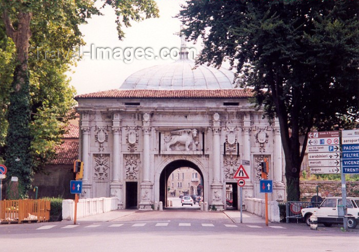 italy17: Treviso  - Venetia / Veneto, Italy: city gate - photo by M.Torres - (c) Travel-Images.com - Stock Photography agency - Image Bank