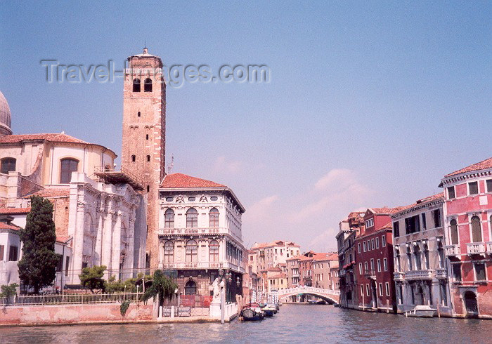 italy19: Venice / Venezia (Venetia / Veneto):  off peak on Canale de Cannaregio - ponte delle Guglie (photo by Miguel Torres) - (c) Travel-Images.com - Stock Photography agency - Image Bank