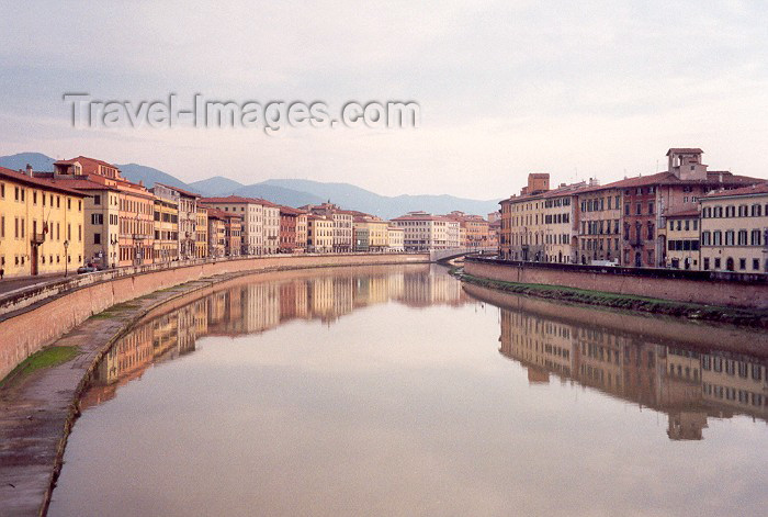 italy2: Italy / Italia - Pisa ( Toscany / Toscana ) / PSA : on the Arno river (photo by Miguel Torres) - (c) Travel-Images.com - Stock Photography agency - Image Bank