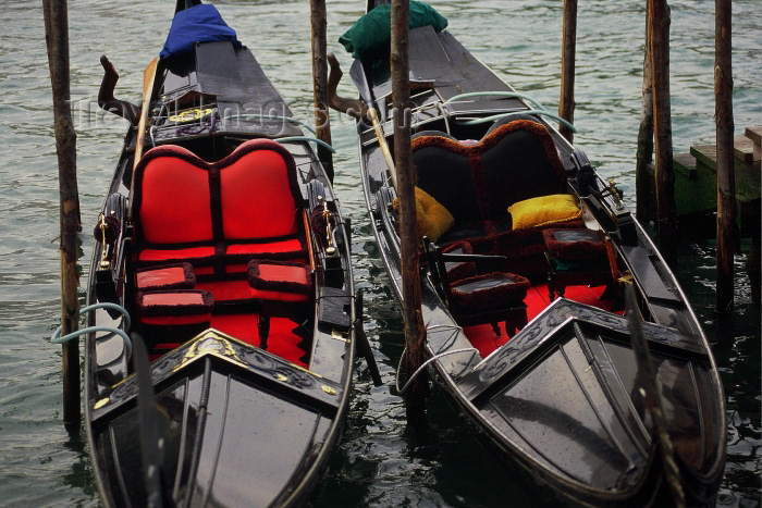 italy214: Italy / Italia - Venice: Grand Canal / Canal Grande - gondolas for hire (photo by M.Gunselman) - (c) Travel-Images.com - Stock Photography agency - Image Bank