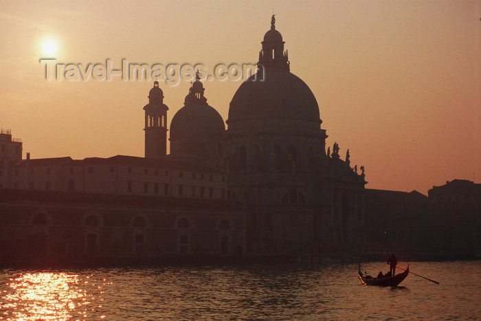 italy218: Italy / Italia - Venice: Santa Maria della Salute Church at dawn / Chiesa di Santa Maria della Salute (photo by M.Gunselman) - (c) Travel-Images.com - Stock Photography agency - Image Bank