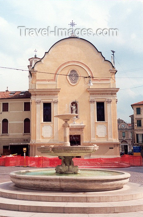 italy22: Treviso  - Venetia / Veneto, Italy / QTV: fountain and  and Chiesa di San Leonardo - photo by M.Torres - (c) Travel-Images.com - Stock Photography agency - Image Bank