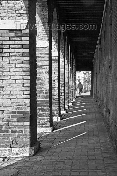 italy237: Along fondamenta de l'Abazia, Venice - photo by A.Beaton - (c) Travel-Images.com - Stock Photography agency - Image Bank