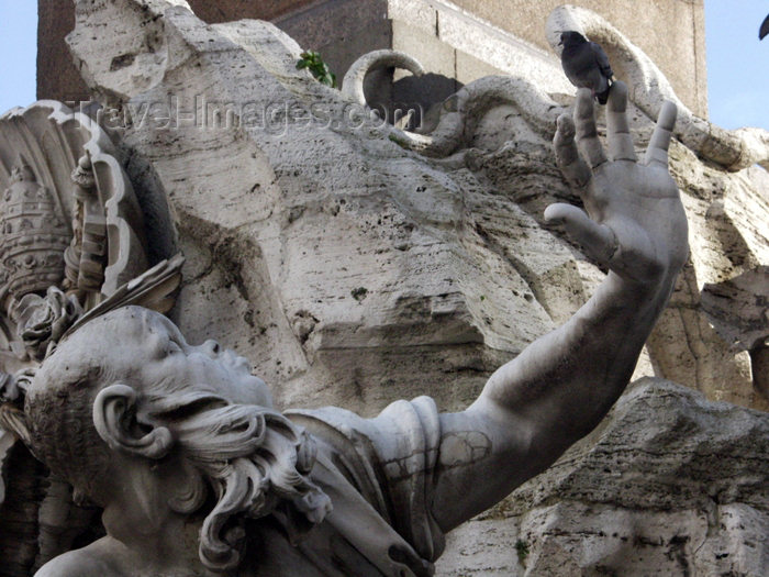 italy271: Italy / Italia - Rome: fountain - Piazza Navona (photo by Emanuele Luca) - (c) Travel-Images.com - Stock Photography agency - Image Bank
