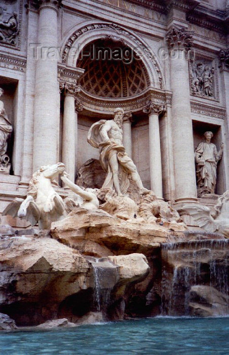 italy33: Italy / Italia - Rome: Fontana de Trevi (photo by M.Bergsma) - (c) Travel-Images.com - Stock Photography agency - Image Bank