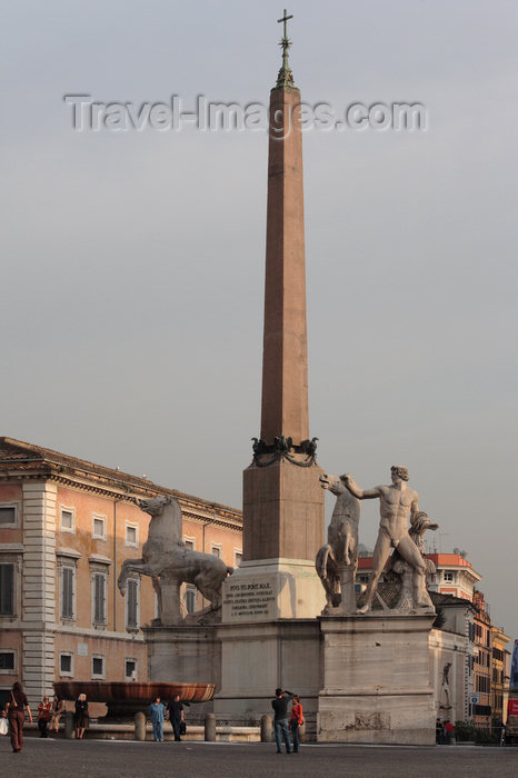 italy366: Rome, Italy - Castor and Pollux - fountain and obelisk - Palazzo del Quirinale - photo by A.Dnieprowsky / Travel-images.com - (c) Travel-Images.com - Stock Photography agency - Image Bank