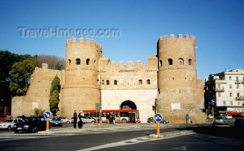 italy38: Italy / Italia - Rome / Roma / FCO / CIA (Lazio): St Paul's Gate - Porta San Paolo - Aurelian Walls of Rome - Ostiense Museum - photo by M.Torres - (c) Travel-Images.com - Stock Photography agency - Image Bank