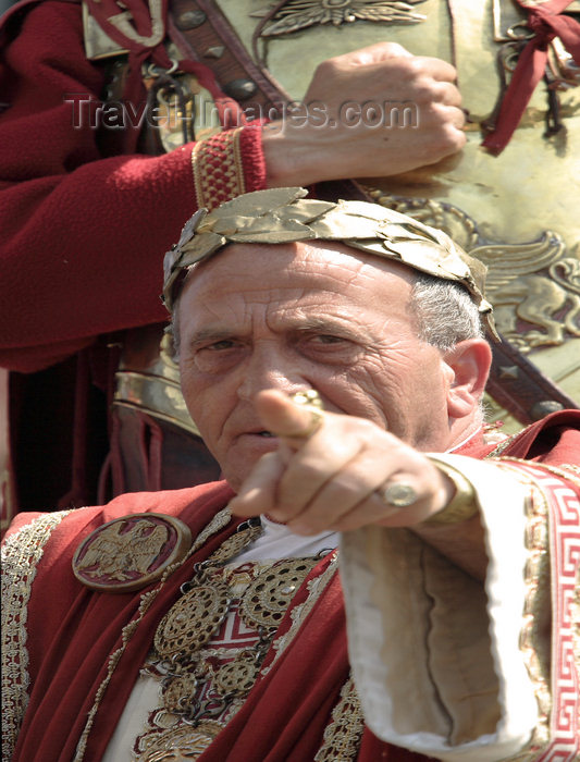 italy386: Rome, Italy - Julius Caesar makes a come back - photo by A.Dnieprowsky / Travel-images.com - (c) Travel-Images.com - Stock Photography agency - Image Bank