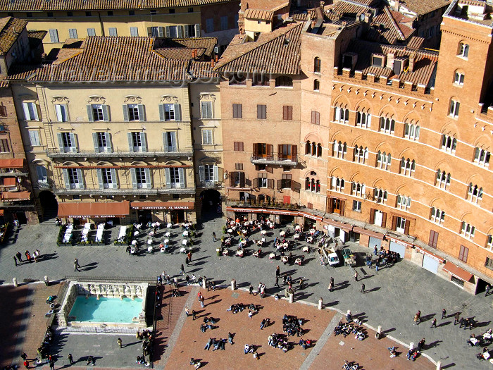 italy397: Italy / Italia - Siena (Toscany / Toscana) / FLR : on Piazza del Campo - Unesco world heritage site - photo by M.Bergsma - (c) Travel-Images.com - Stock Photography agency - Image Bank