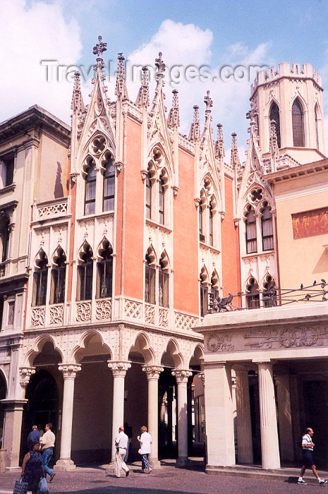 italy4: Padua / Padova / QPA  - Venetia / Veneto, Italy: Gothic - Via Romani - photo by M.Torres - (c) Travel-Images.com - Stock Photography agency - Image Bank