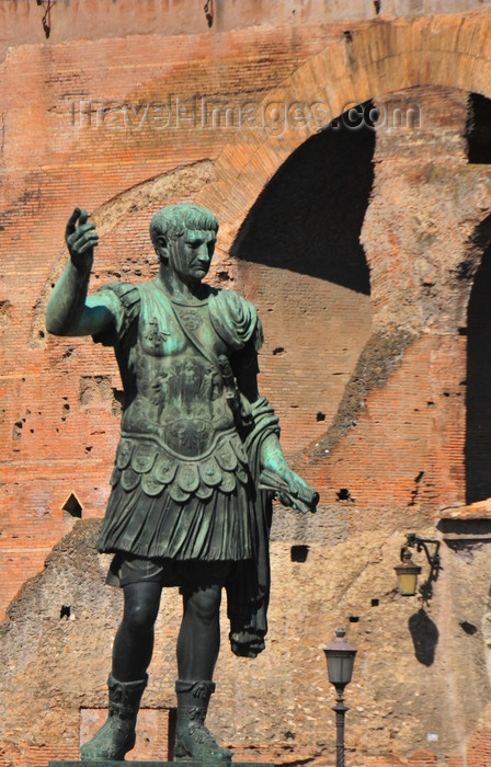 italy465: Rome, Italy: Via dei Fori Imperiali - Statue of Trajan by the Roman Forum - photo by M.Torres - (c) Travel-Images.com - Stock Photography agency - Image Bank