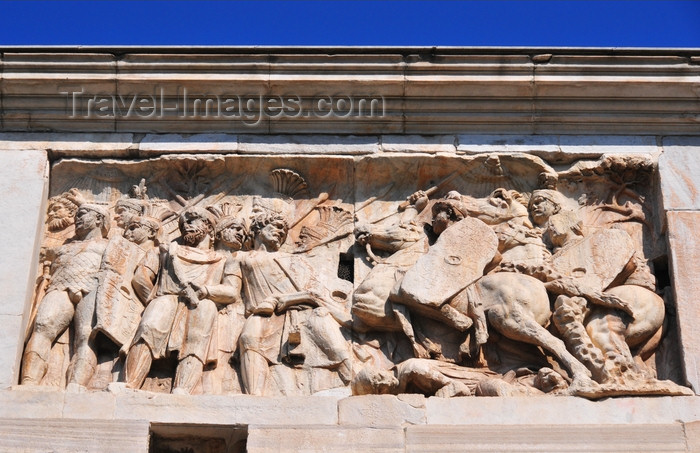 italy470: Rome, Italy: Arch of Constantine - frieze - remnants of the Great Trajanic Frieze used to celebrate the Battle of Milvian Bridge, Constantine's victory over Maxentius - attic, east - photo by M.Torres - (c) Travel-Images.com - Stock Photography agency - Image Bank