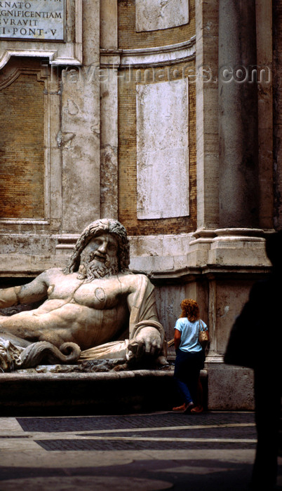 italy479: Rome, Italy: Marforio, one of the talking statues of Rome - Roman river-god statue now on a fountain by Giacomo Della Porta - Basilica di Santa Maria in Aracoeli - piazza del Campidoglio - photo by J.Fekete - (c) Travel-Images.com - Stock Photography agency - Image Bank