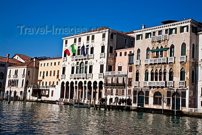 italy500: On the Grand Canal, Venice. - photo by A.Beaton - (c) Travel-Images.com - Stock Photography agency - Image Bank